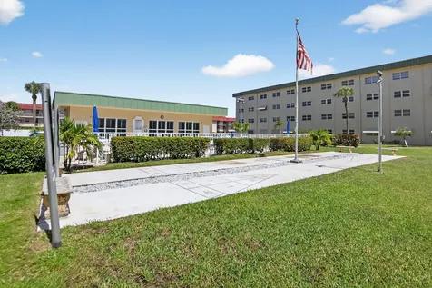 808 Se 7th Street Deerfield Beach FL 33441