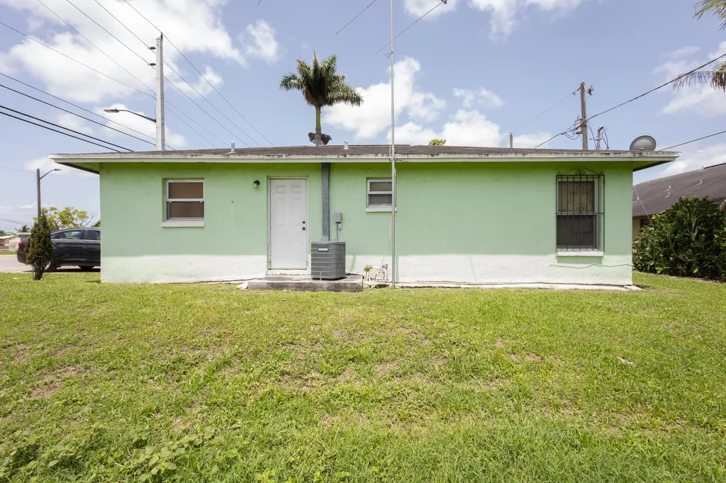 825 Drive Martin Luther King Jr Boulevard Belle Glade FL 33430