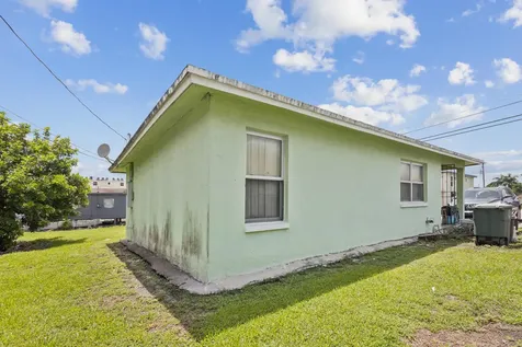 825 Drive Martin Luther King Jr Boulevard Belle Glade FL 33430
