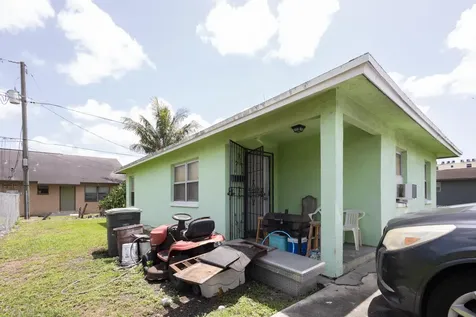 825 Drive Martin Luther King Jr Boulevard Belle Glade FL 33430