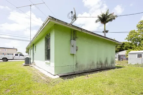 825 Drive Martin Luther King Jr Boulevard Belle Glade FL 33430