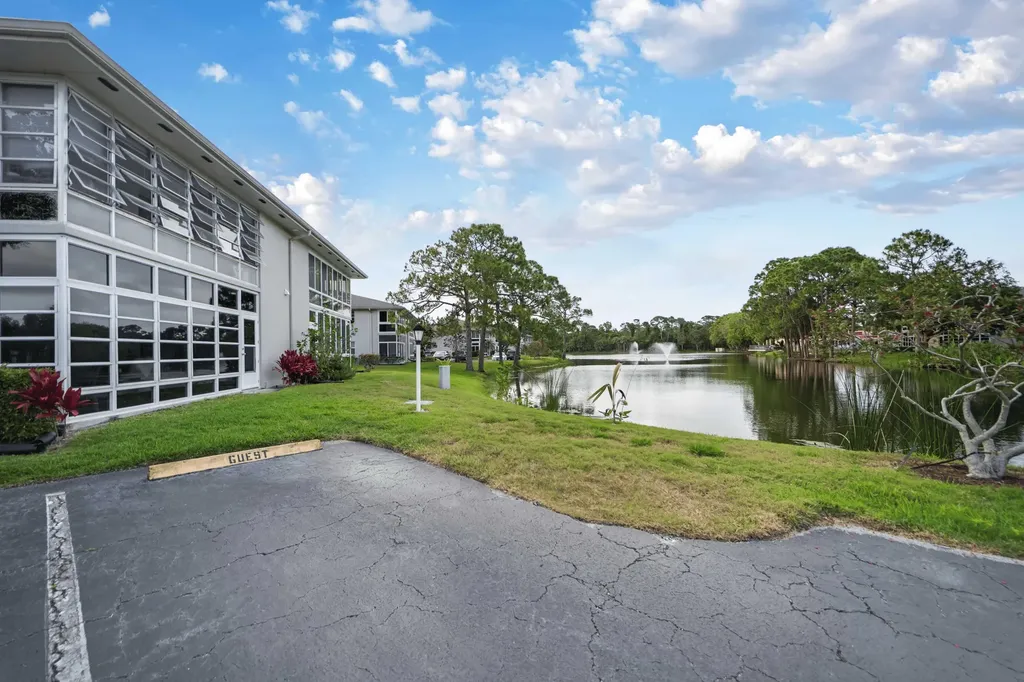 5 Lake Vista Trail Port Saint Lucie FL 34952