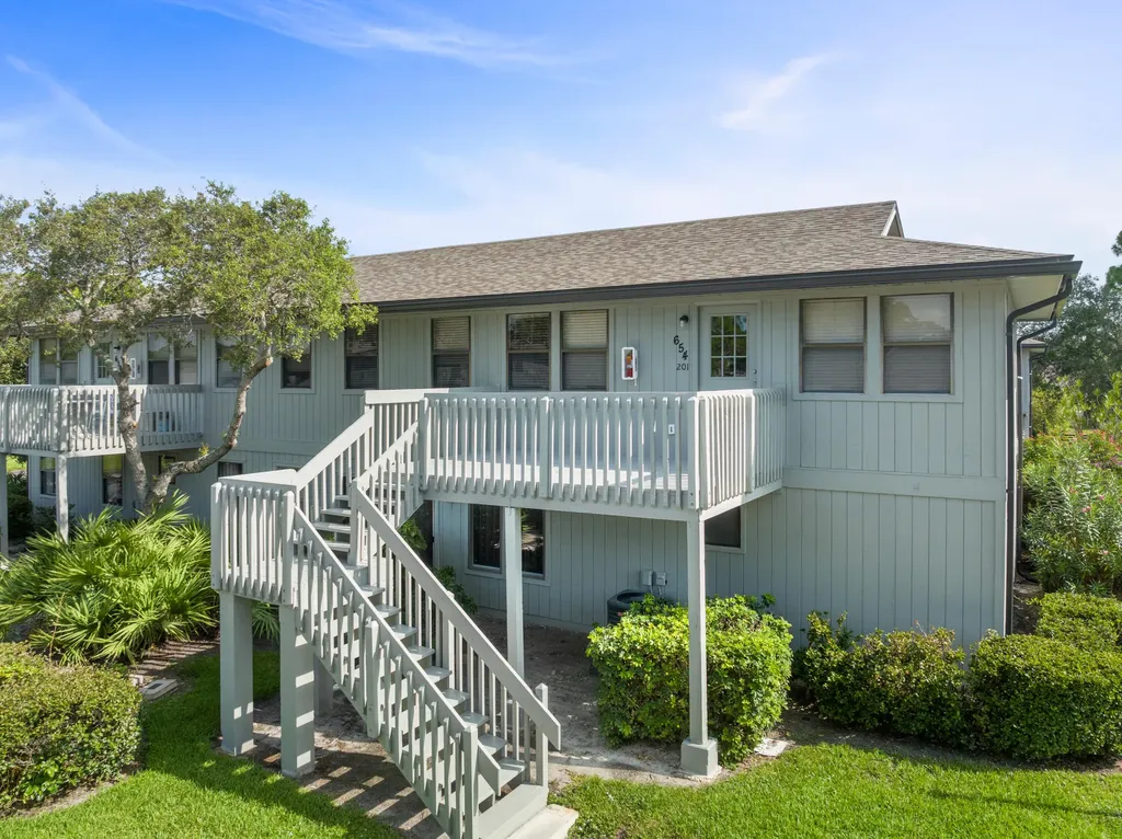 654 Centre Court Vero Beach FL 32962