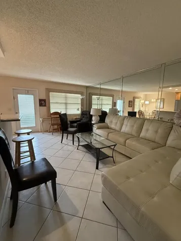 1046 Wolverton C Boca Raton FL 33434