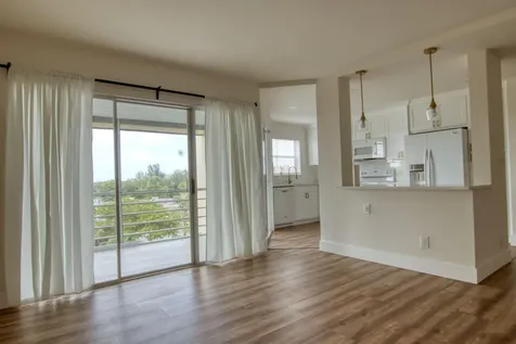 3590 Via Poinciana Lake Worth FL 33467