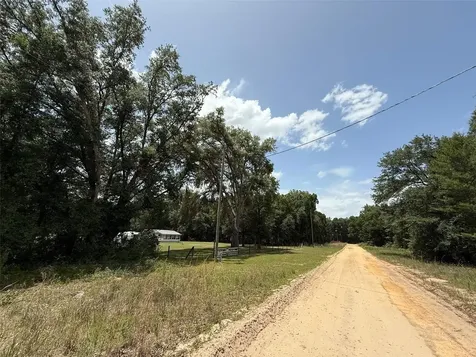 119 Smokey Avenue Interlachen FL 32148