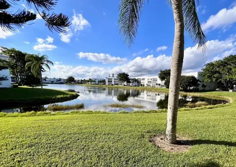 203 Wellington E West Palm Beach FL 33417