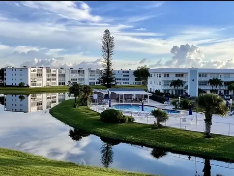 203 Wellington E West Palm Beach FL 33417