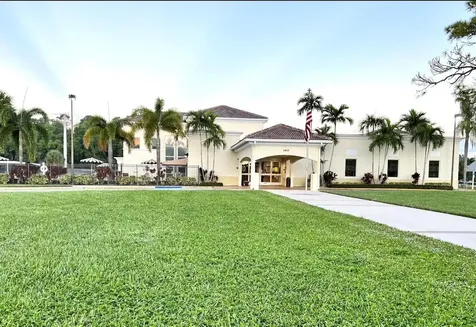 203 Wellington E West Palm Beach FL 33417