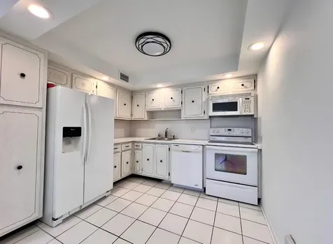 203 Wellington E West Palm Beach FL 33417