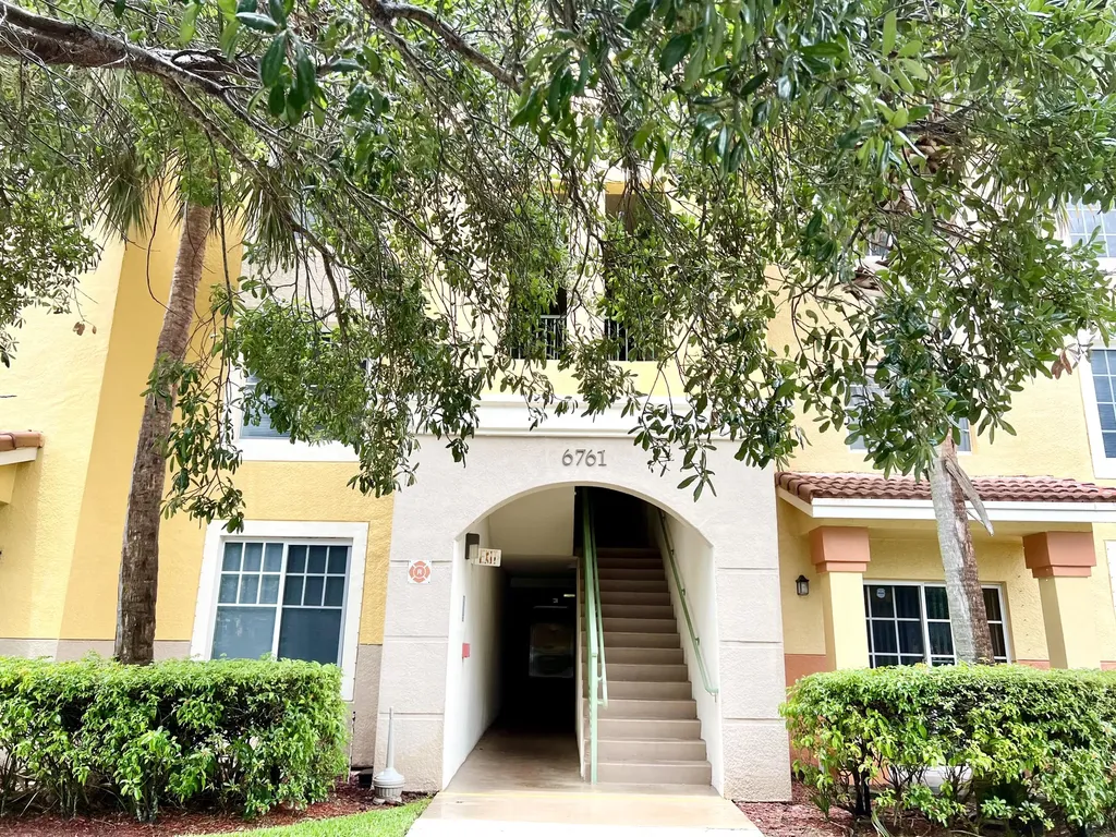 6761 Heritage Grande Boynton Beach FL 33437