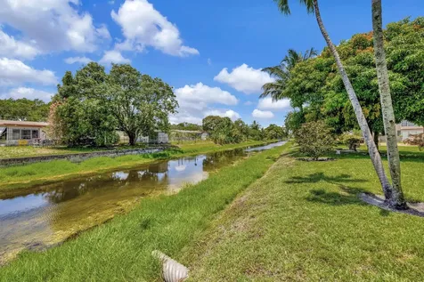 2901 Nw 46th Avenue Lauderdale Lakes FL 33313
