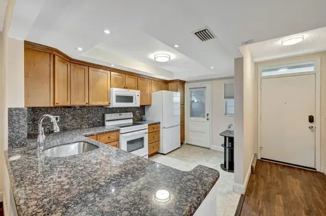 2901 Nw 46th Avenue Lauderdale Lakes FL 33313