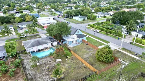 307 4th Street Lake Park FL 33403