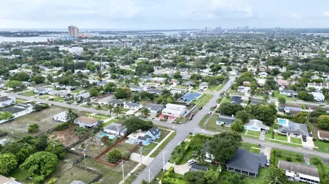 307 4th Street Lake Park FL 33403
