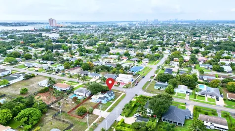 307 4th Street Lake Park FL 33403
