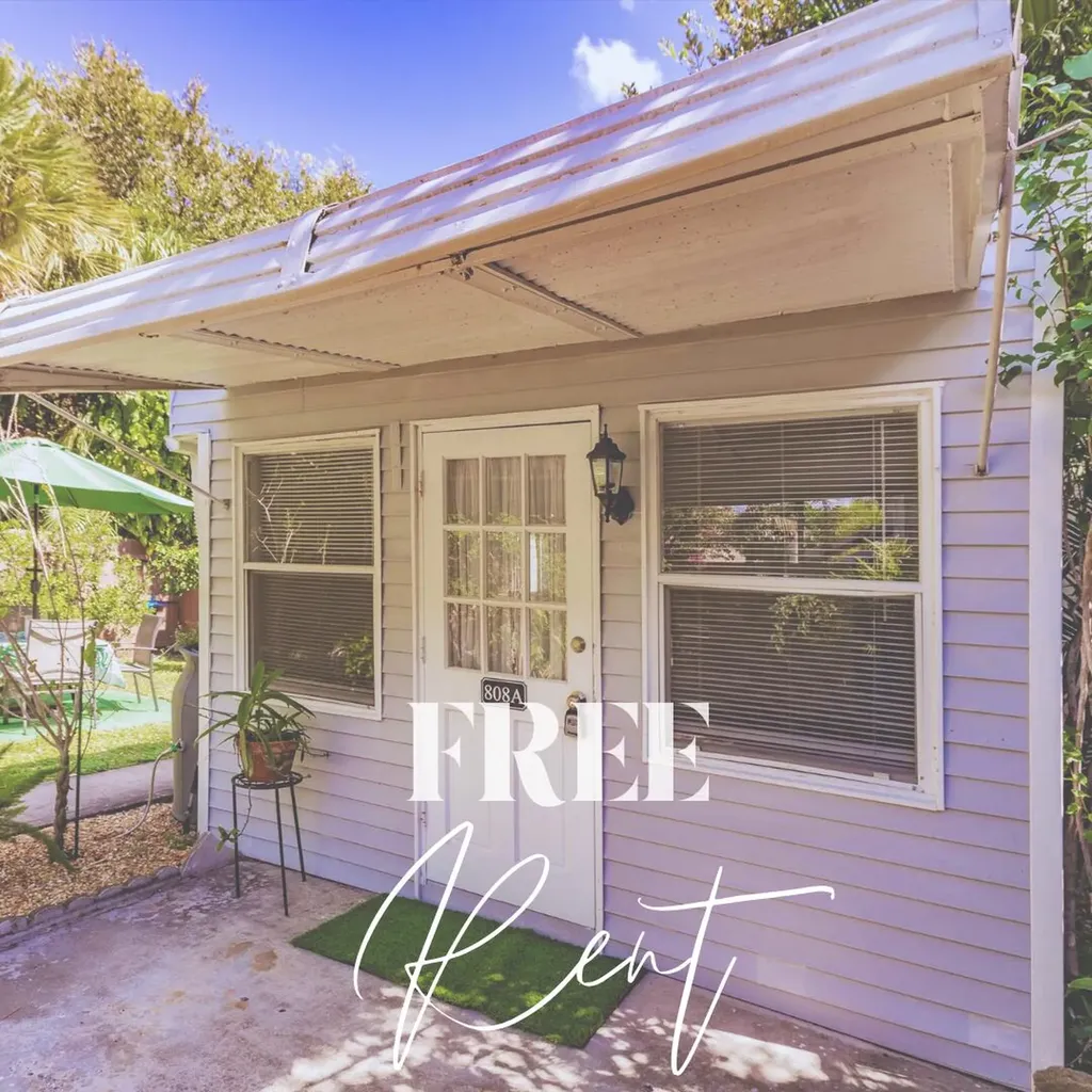 808 N Palmway Lake Worth Beach FL 33460