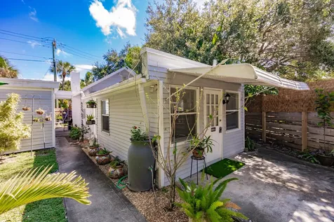 808 N Palmway Lake Worth Beach FL 33460