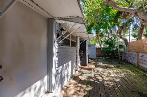 808 N Palmway Lake Worth Beach FL 33460