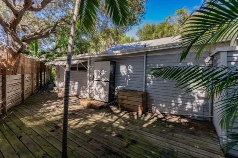 808 N Palmway Lake Worth Beach FL 33460