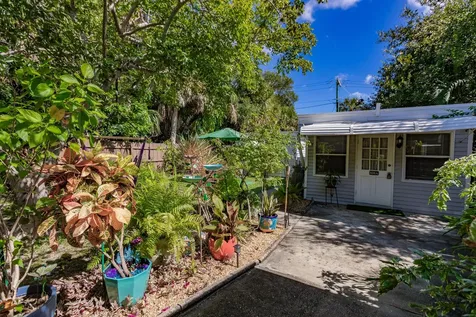 808 N Palmway Lake Worth Beach FL 33460