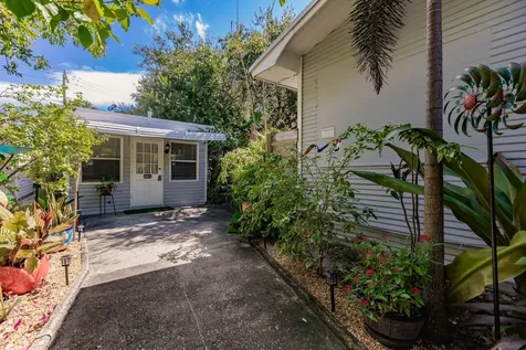 808 N Palmway Lake Worth Beach FL 33460
