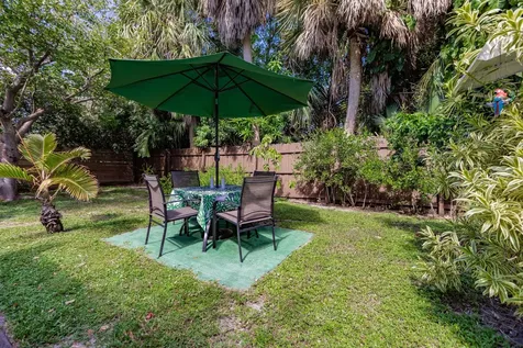 808 N Palmway Lake Worth Beach FL 33460
