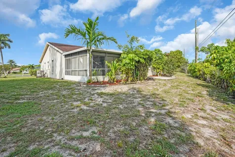 6113 Rainbow Circle Greenacres FL 33463