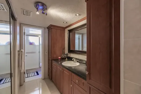 4270 Nw 40th Street Lauderdale Lakes FL 33319