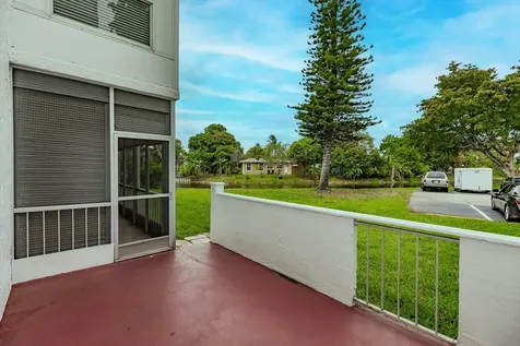 4270 Nw 40th Street Lauderdale Lakes FL 33319