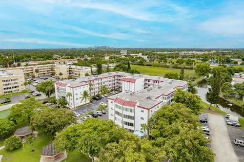 4270 Nw 40th Street Lauderdale Lakes FL 33319
