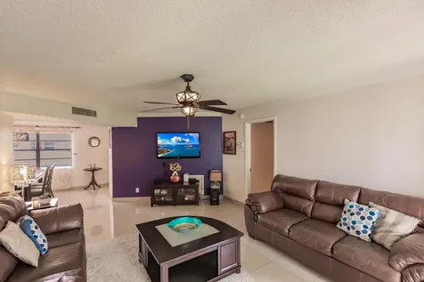 4270 Nw 40th Street Lauderdale Lakes FL 33319
