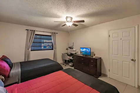 4270 Nw 40th Street Lauderdale Lakes FL 33319