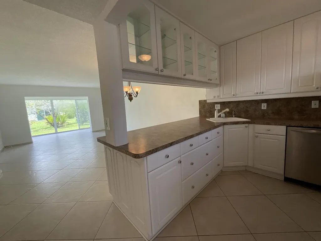 21 Abbey Lane Delray Beach FL 33446