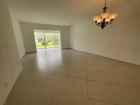 21 Abbey Lane Delray Beach FL 33446
