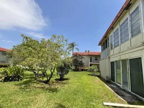 21 Abbey Lane Delray Beach FL 33446