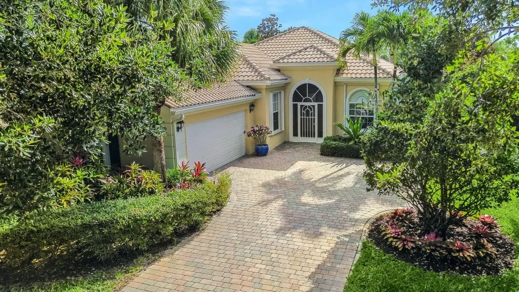 5129 Magnolia Bay Circle Palm Beach Gardens FL 33418