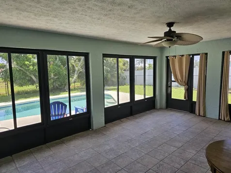 389 Se Whitmore Drive Port Saint Lucie FL 34984