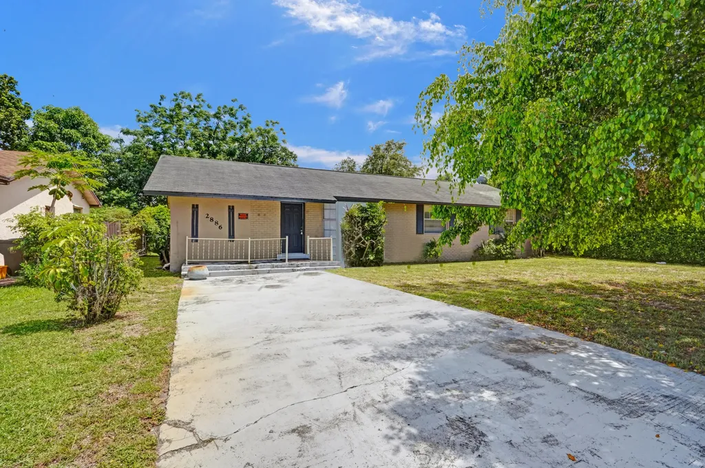 2886 Floral Road Lake Worth FL 33462