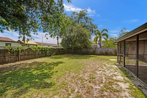 2886 Floral Road Lake Worth FL 33462