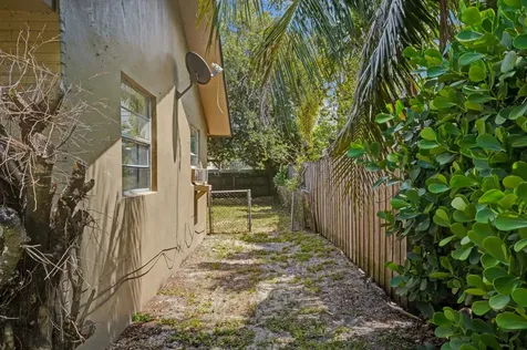 2886 Floral Road Lake Worth FL 33462