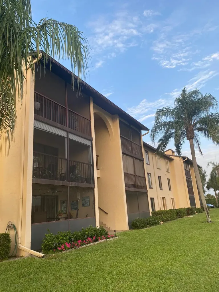 806 Sky Pine Way Greenacres FL 33415