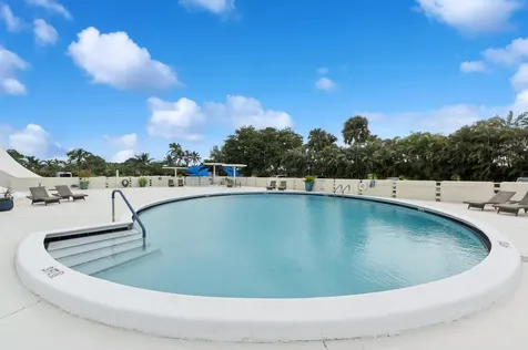 2000 Presidential Way West Palm Beach FL 33401