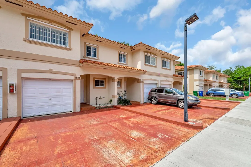 3055 Riverside Drive Coral Springs FL 33065