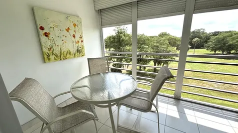 605 Oaks Drive Pompano Beach FL 33069
