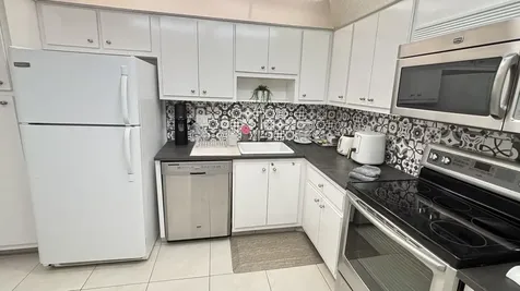 605 Oaks Drive Pompano Beach FL 33069
