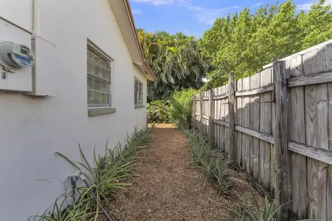 8858 Sw 8th Street Boca Raton FL 33433