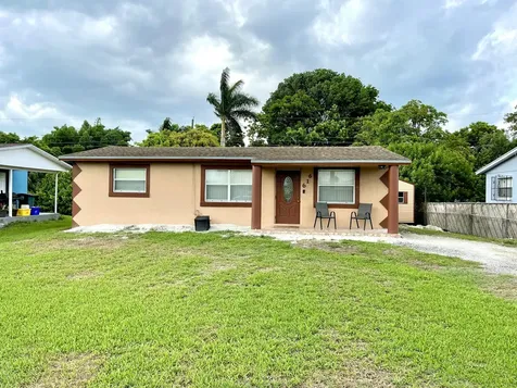616 Sw 13th Street Belle Glade FL 33430