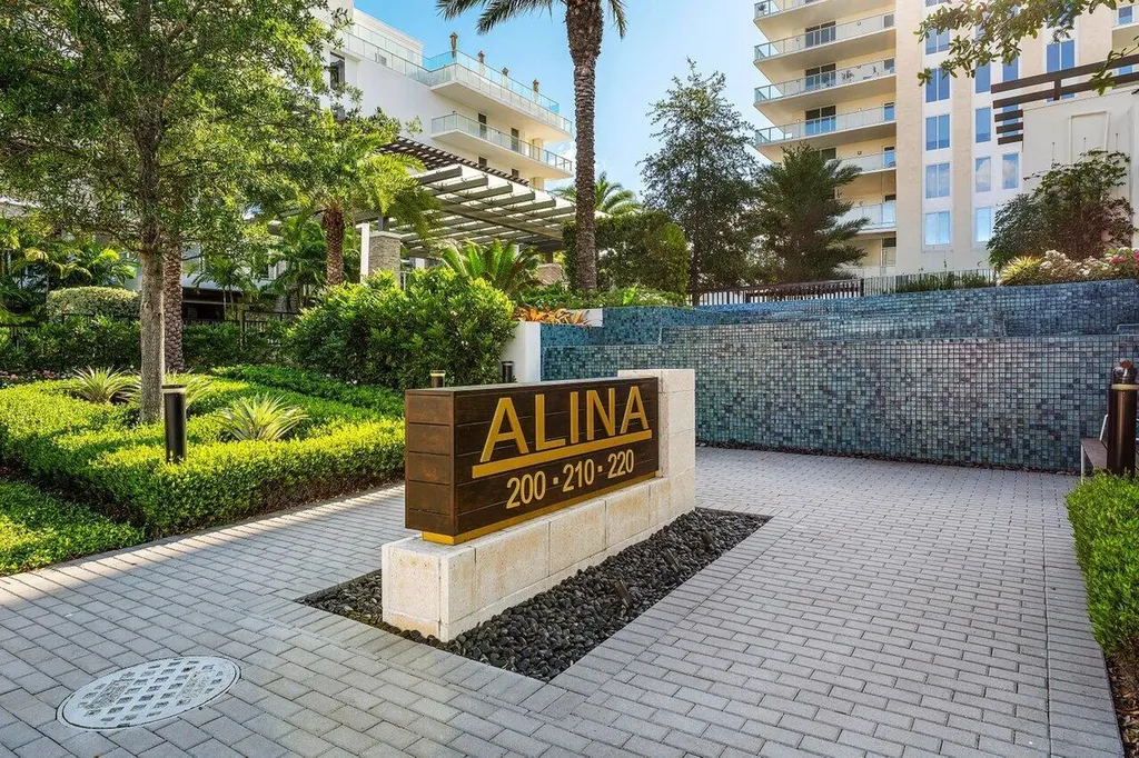 220 SE Mizner Boulevard Boca Raton FL 33432