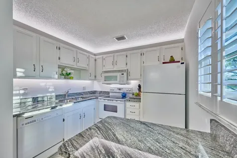70 Royal Oak Court Vero Beach FL 32962